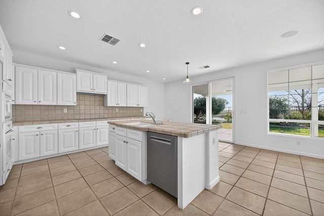 1214 Forebridge Ln, Lincoln, CA 95648