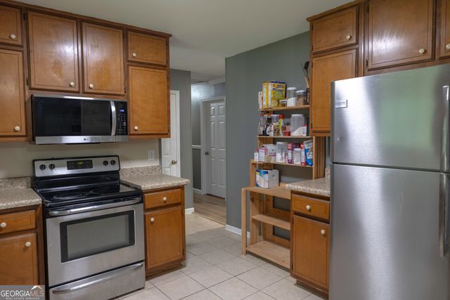 4311 SE Derbyshire Trace SE, Conyers, GA 30094