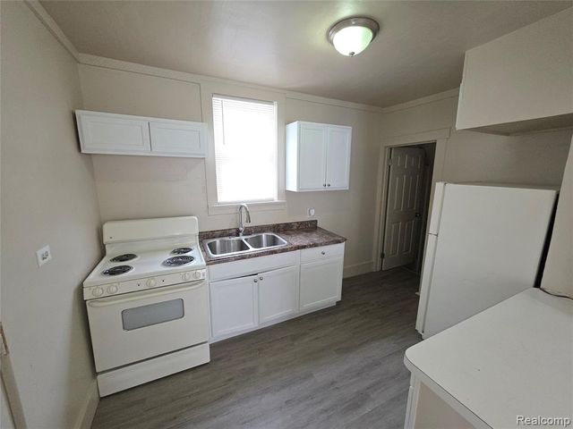 35 Clarence Street, Pontiac, MI 48342