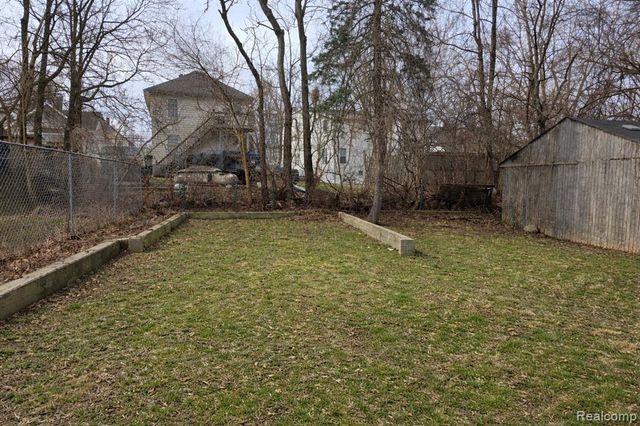 35 Clarence Street, Pontiac, MI 48342