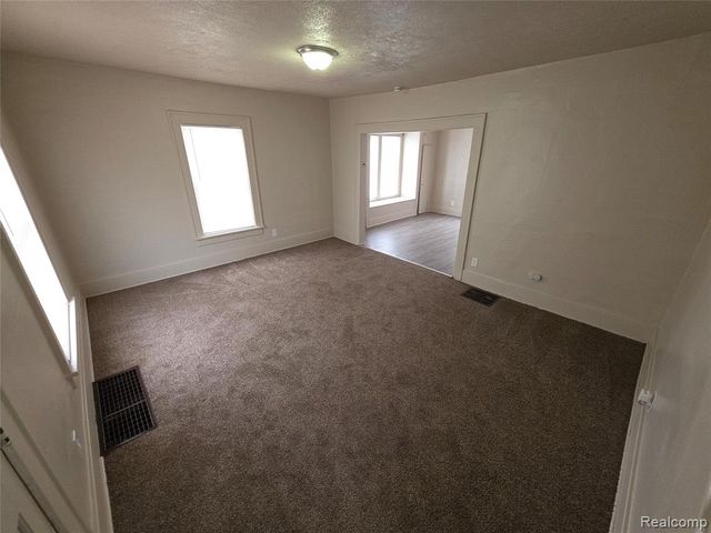 35 Clarence Street, Pontiac, MI 48342