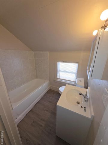 35 Clarence Street, Pontiac, MI 48342