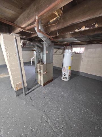 35 Clarence Street, Pontiac, MI 48342