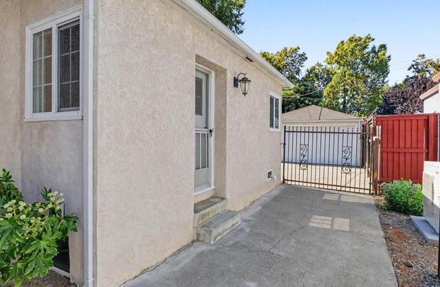 3154 16th St, Sacramento, CA 95818
