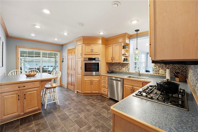 421 E Washington Blvd, Grove City Boro, PA 16127