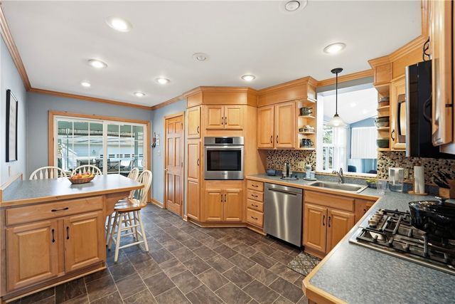 421 E Washington Blvd, Grove City Boro, PA 16127