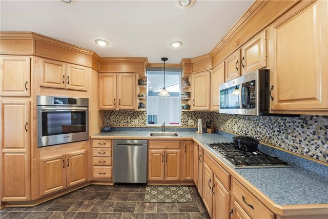 421 E Washington Blvd, Grove City Boro, PA 16127