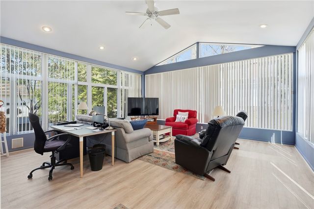 421 E Washington Blvd, Grove City Boro, PA 16127