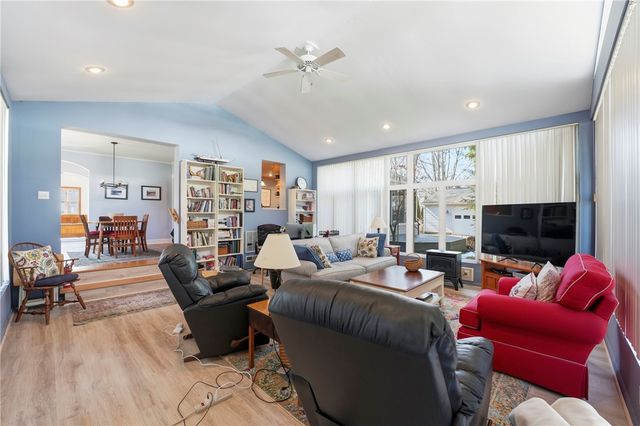 421 E Washington Blvd, Grove City Boro, PA 16127