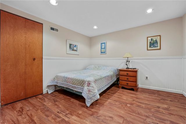 421 E Washington Blvd, Grove City Boro, PA 16127