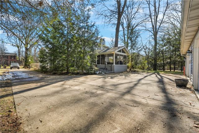 421 E Washington Blvd, Grove City Boro, PA 16127