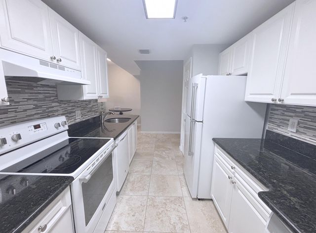 2080 Greenview Shores Boulevard 419, Wellington, FL 33414