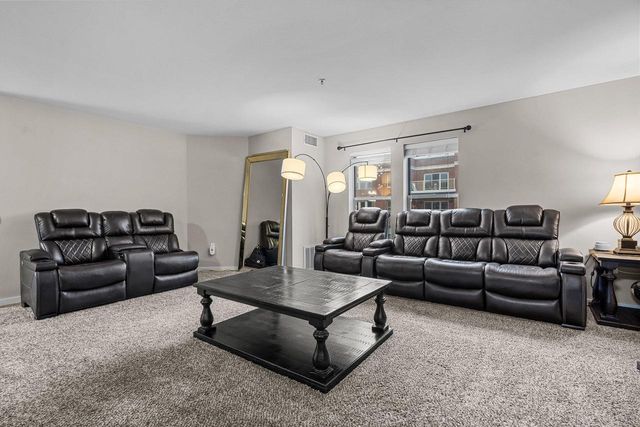 118 S WASHINGTON STREET, Green Bay, WI 54301