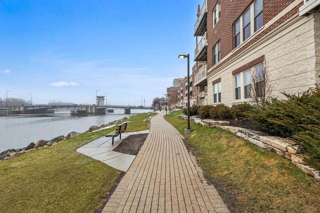 118 S WASHINGTON STREET, Green Bay, WI 54301