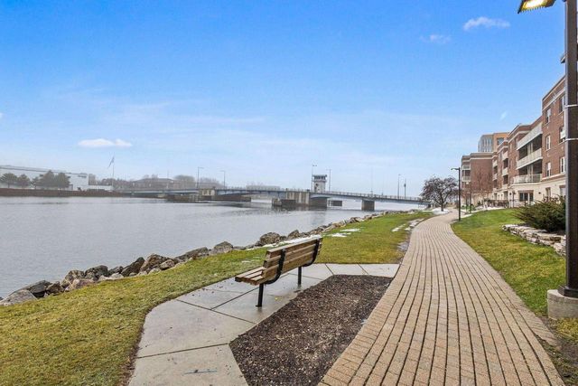 118 S WASHINGTON STREET, Green Bay, WI 54301