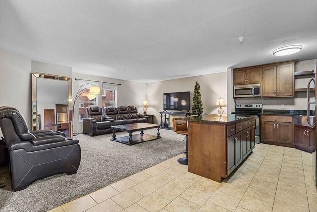 118 S WASHINGTON STREET, Green Bay, WI 54301