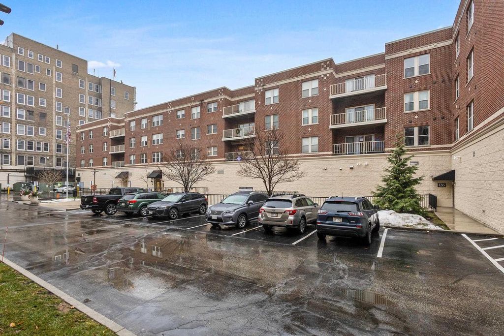 118 S WASHINGTON STREET, Green Bay, WI 54301