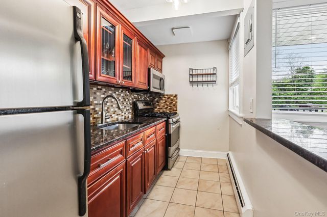 5 Wyndover woods Lane 1, White Plains, NY 10603