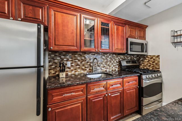 5 Wyndover woods Lane 1, White Plains, NY 10603