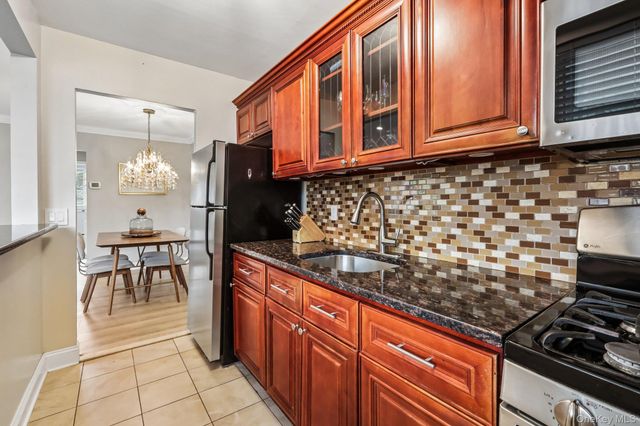 5 Wyndover woods Lane 1, White Plains, NY 10603