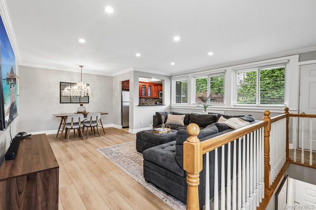 5 Wyndover woods Lane 1, White Plains, NY 10603