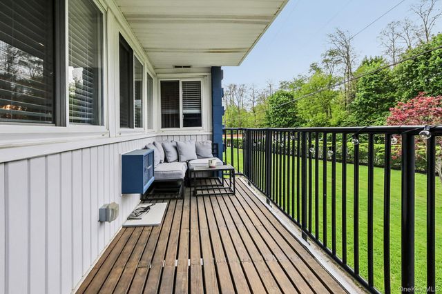 5 Wyndover woods Lane 1, White Plains, NY 10603