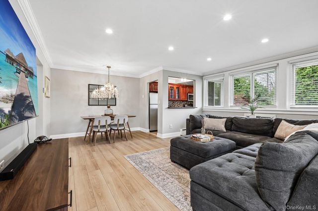 5 Wyndover woods Lane 1, White Plains, NY 10603