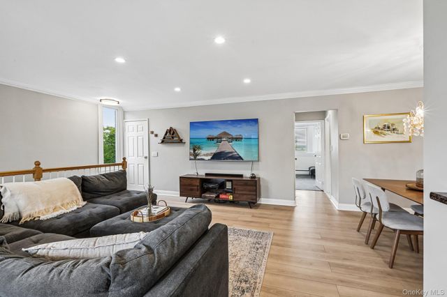 5 Wyndover woods Lane 1, White Plains, NY 10603