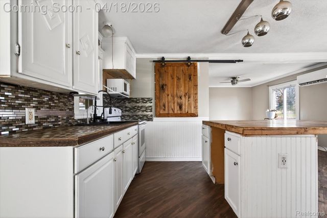 3823 Oxbow Road, Sodus Township, MI 49126