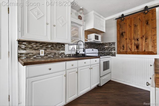 3823 Oxbow Road, Sodus Township, MI 49126