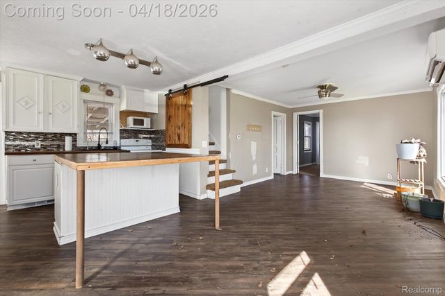 3823 Oxbow Road, Sodus Township, MI 49126