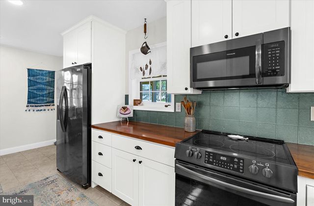 8 ANGLEWOOD AVE, Earleville, MD 21919