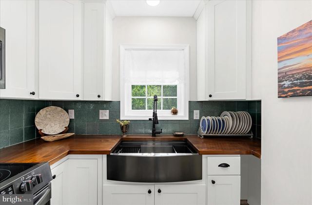 8 ANGLEWOOD AVE, Earleville, MD 21919