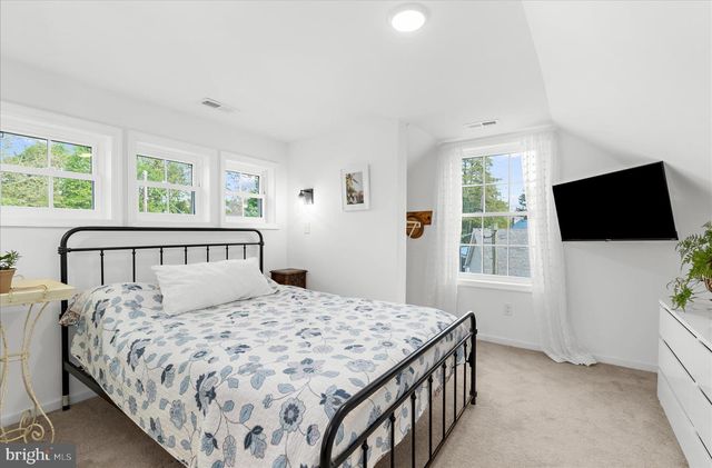 8 ANGLEWOOD AVE, Earleville, MD 21919