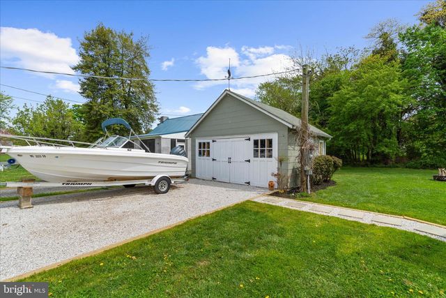 8 ANGLEWOOD AVE, Earleville, MD 21919