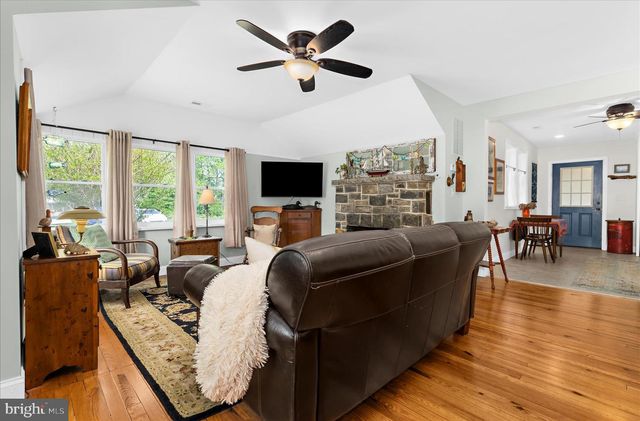 8 ANGLEWOOD AVE, Earleville, MD 21919