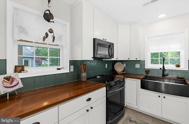 8 ANGLEWOOD AVE, Earleville, MD 21919