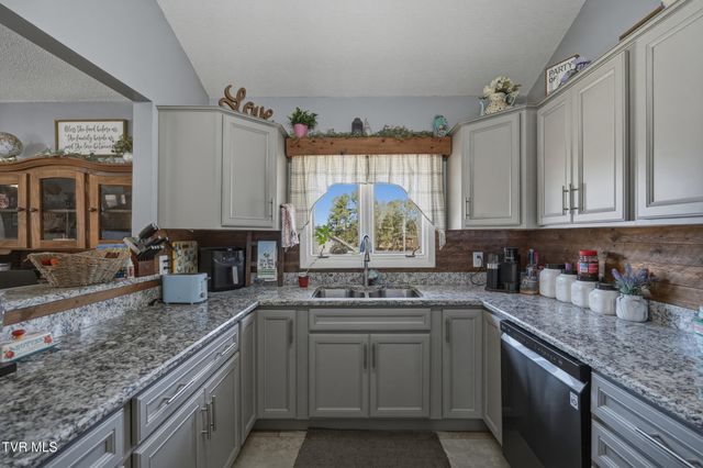 312 Thistlewood Drive, Kingsport, TN 37663