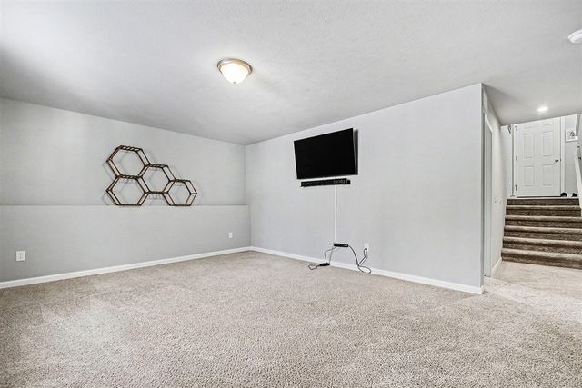 553 N Cygnet Lake Drive, Benton Harbor, MI 49022