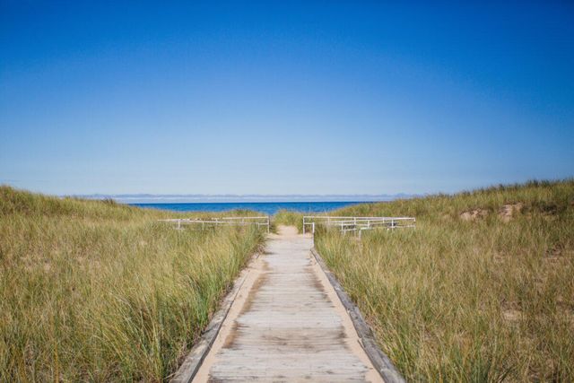 553 N Cygnet Lake Drive, Benton Harbor, MI 49022