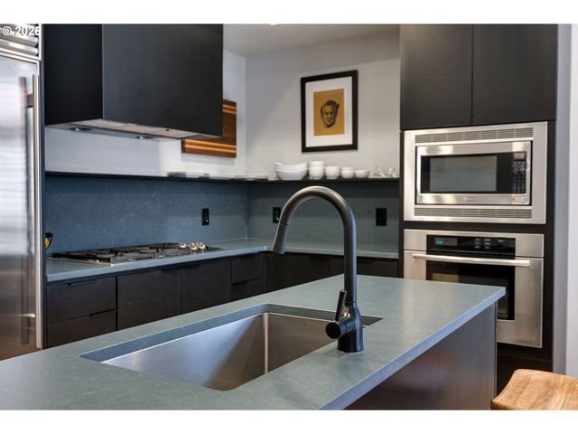 752 Nw 12TH Ave, Portland, OR 97209