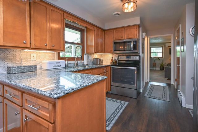 1738 DEBRA LANE, Green Bay, WI 54302