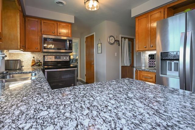 1738 DEBRA LANE, Green Bay, WI 54302