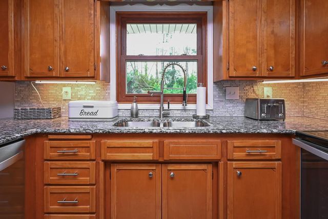 1738 DEBRA LANE, Green Bay, WI 54302