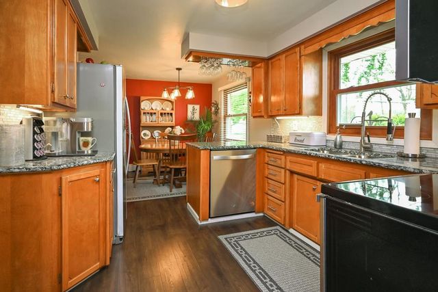 1738 DEBRA LANE, Green Bay, WI 54302
