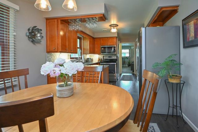 1738 DEBRA LANE, Green Bay, WI 54302