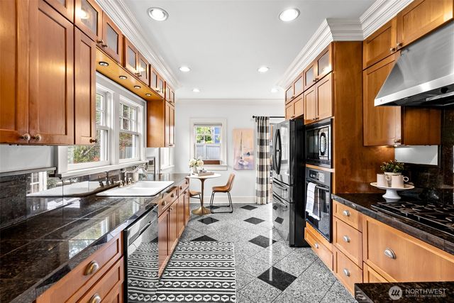 114 Queen Anne Drive, Seattle, WA 98109