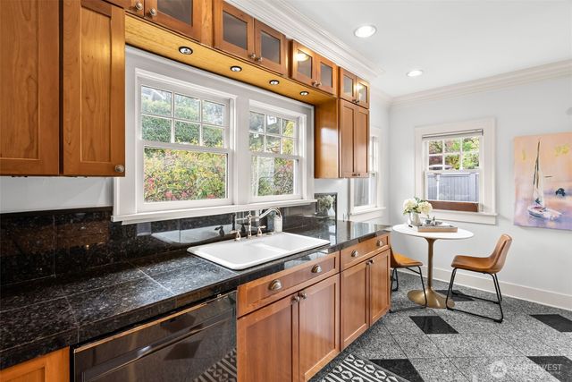114 Queen Anne Drive, Seattle, WA 98109