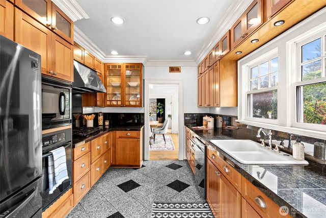 114 Queen Anne Drive, Seattle, WA 98109