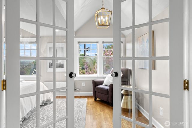 114 Queen Anne Drive, Seattle, WA 98109